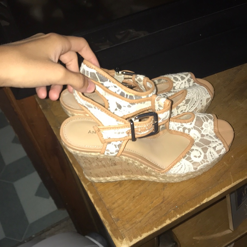 ☆ White/Nude Wedges